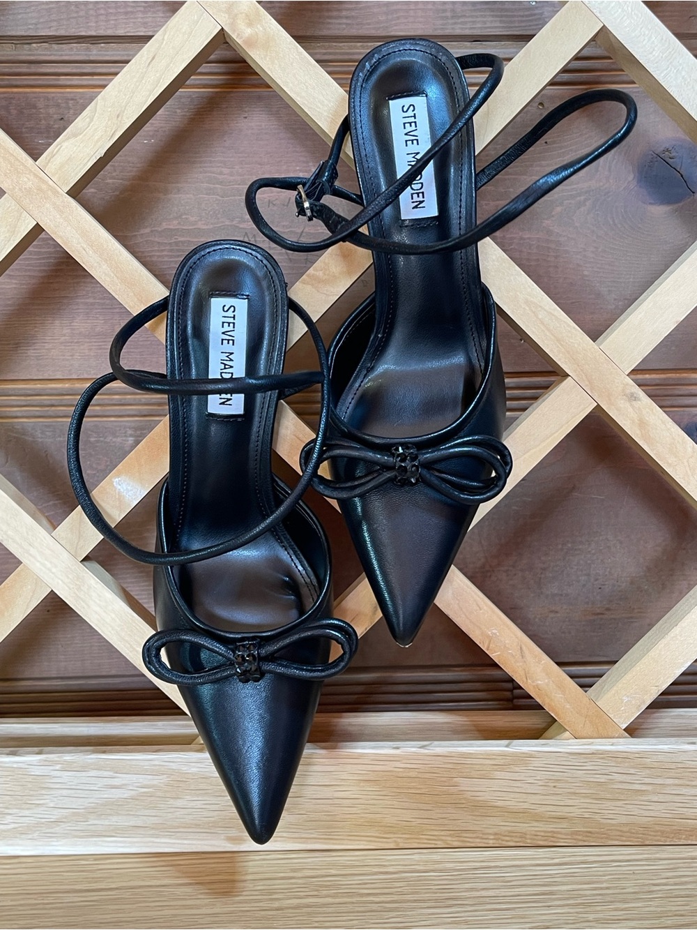 Steve Madden’ “Taffy”Leather Upper /Pointed toe Ankle Wrap / Rhinestone Bow / 8M